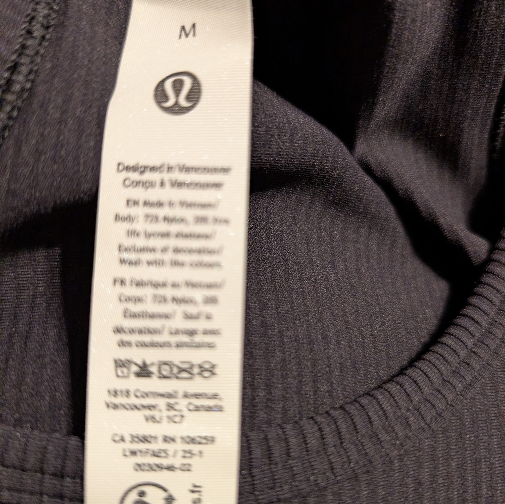 lululemon a Black Scoop-Neck Cropped Tank - Picture 5 of 5